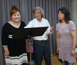 歌稽古の様子