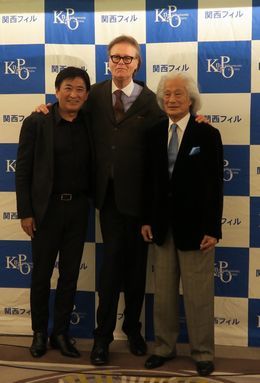 聴きどころを弾き語りでレクチャー